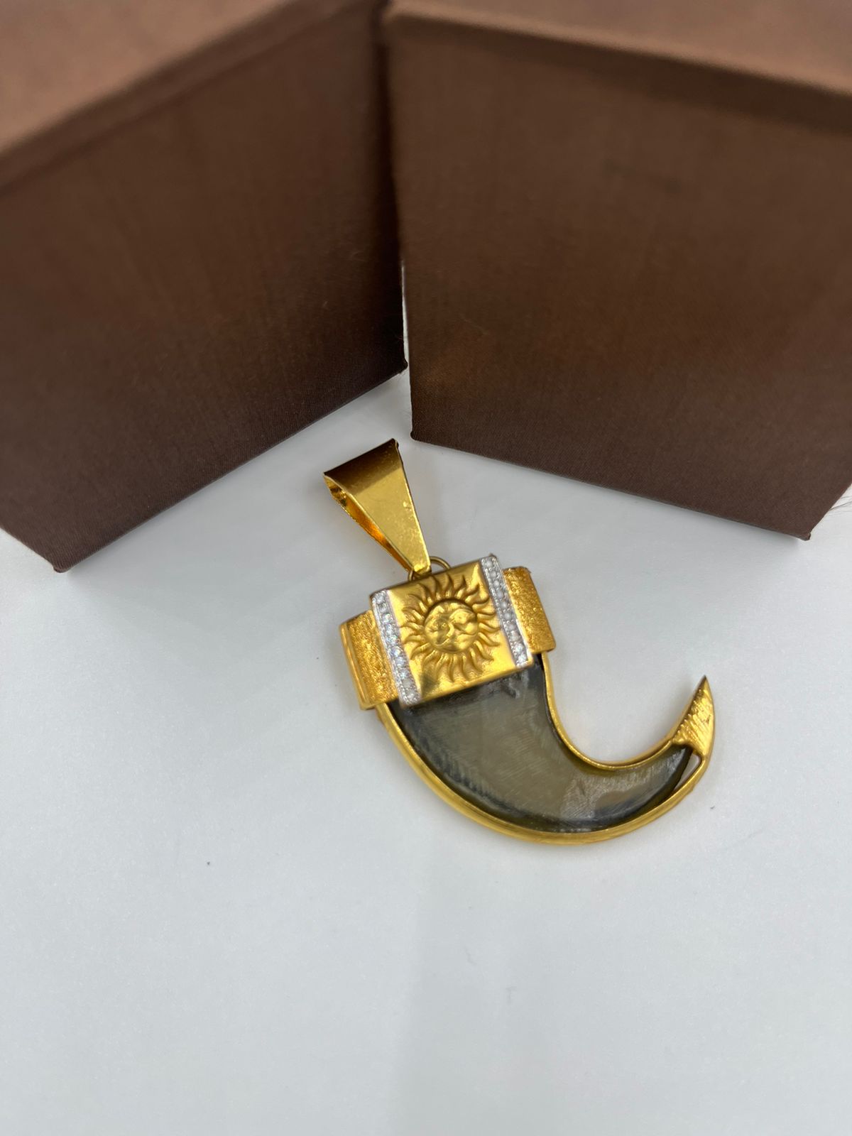 1 Gram Gold Plated Artificial Lion Nail Delicate Design Pendant for Men -  Style B611 at Rs 2860.00 | गोल्ड प्लेटेड पेंडेंट - Soni Fashion, Rajkot |  ID: 2851790768091