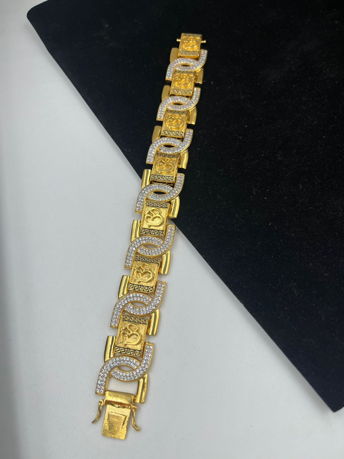 Pin by Inna Milenko on древность | Mens bracelet gold jewelry, Jewelry bracelets  gold, Man gold bracelet design