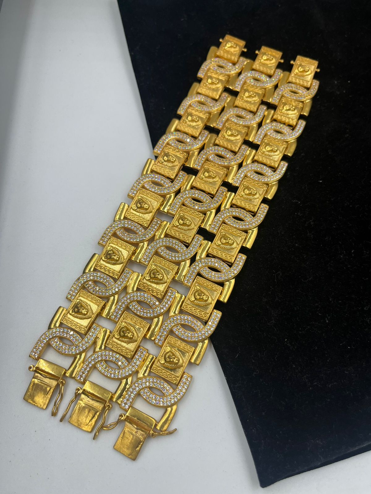 Buy quality 916 gold dazzling bracelet pjbr010 in Ahmedabad