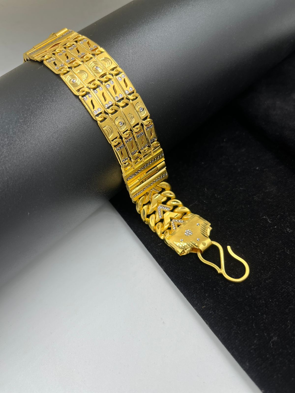Buy quality Handmade Gents Fancy Bracelet 22k Gold in Rajkot
