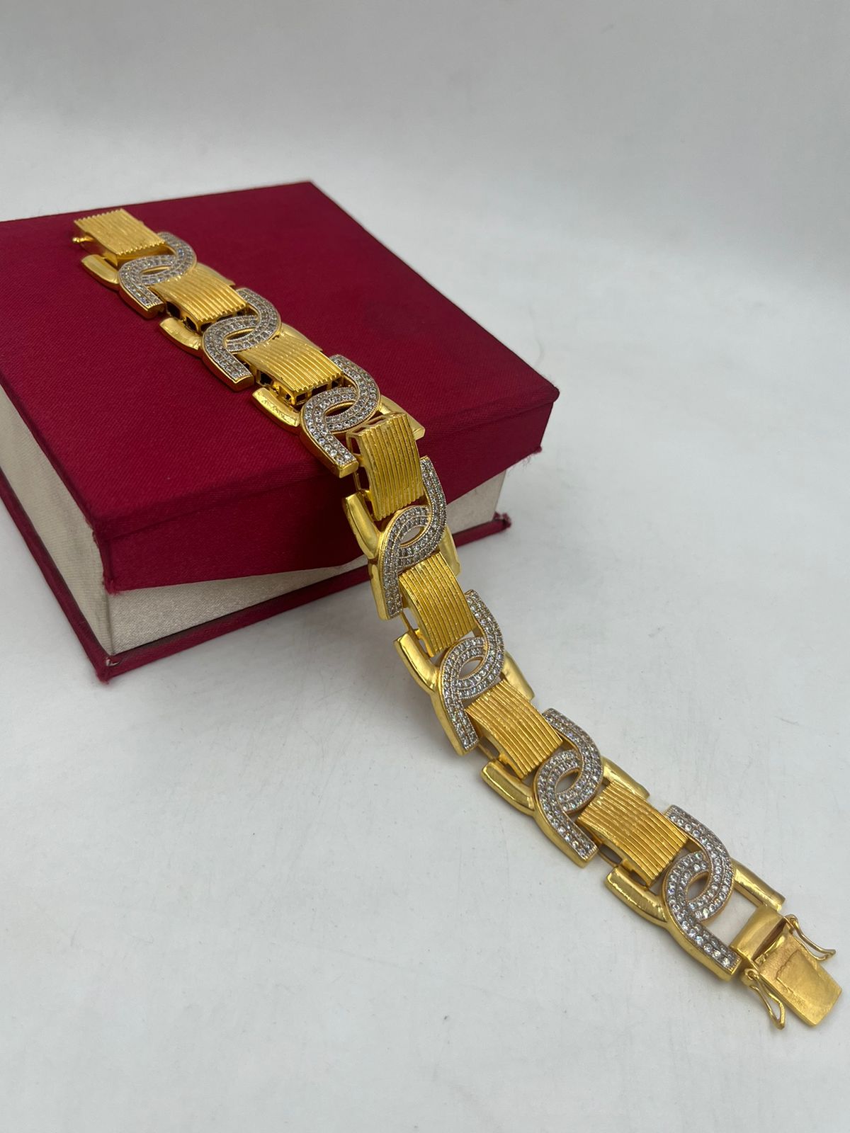 1 Gram Gold Forming Pokal Best Quality Gold Plated Bracelet For Men - Style  B788, गोल्ड प्लेटेड ब्रेसलेट - Soni Fashion, Rajkot | ID: 2851675109233