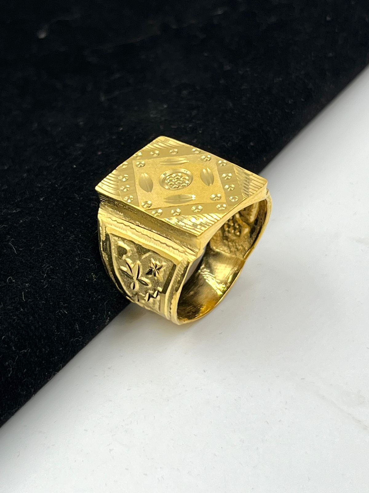 Gold Wedding Band Box Ring Stylish Gold Rings For Mens GRAM GOLD