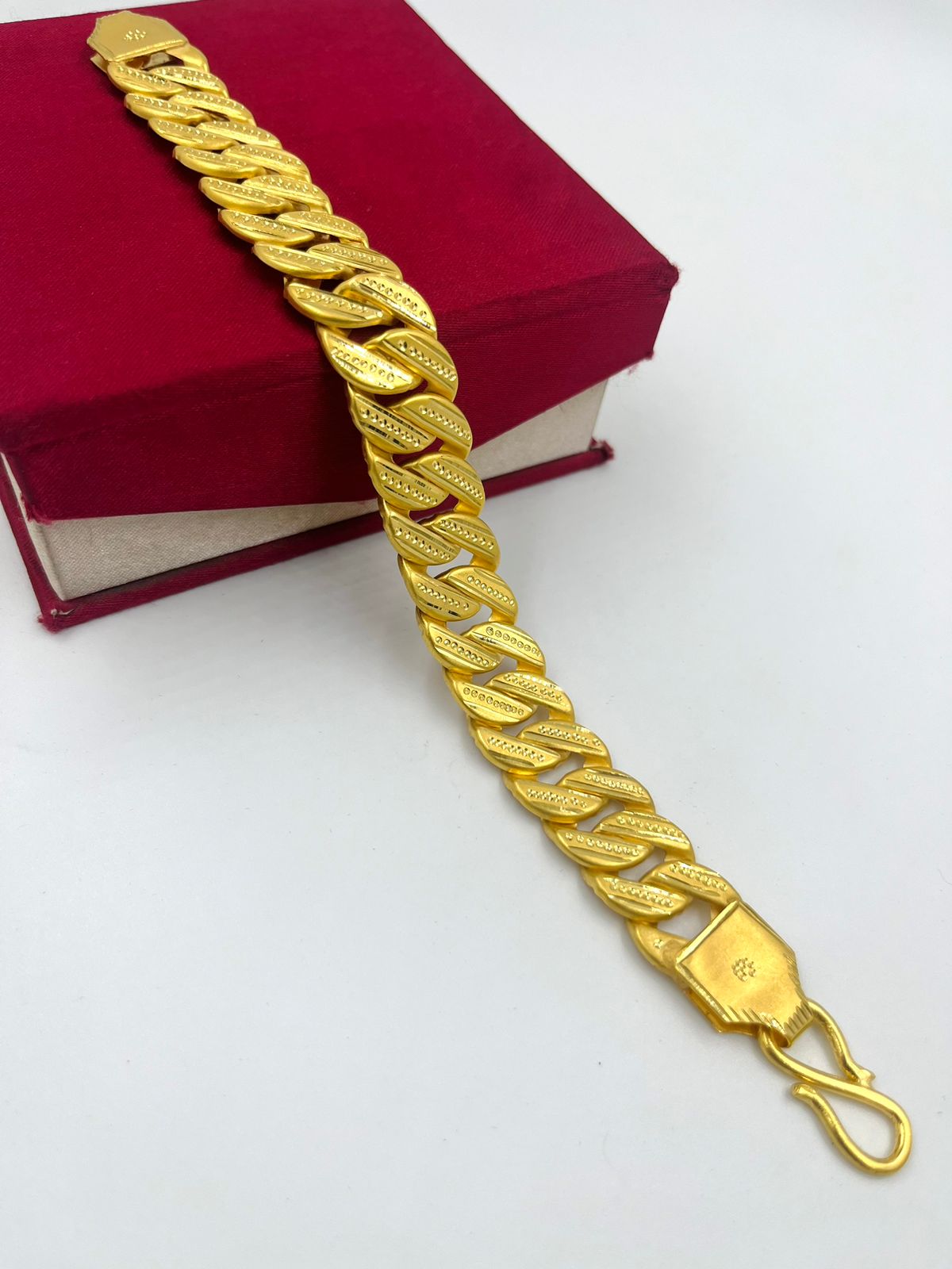 GRAM GOLD FORMING POKAL BRACELET FOR MEN DESIGN A-299 – Radhe