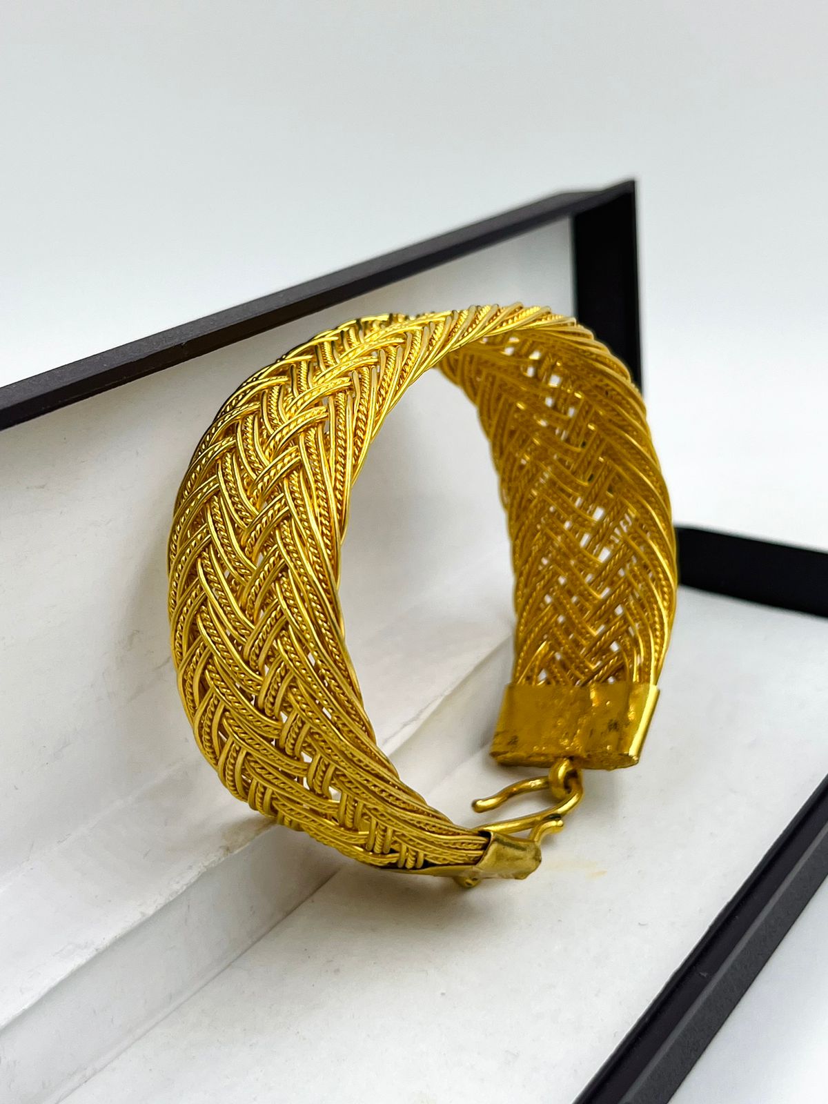 Gold Rajwadi Kada For Men Gram Gold Forming Fashion-forward Design