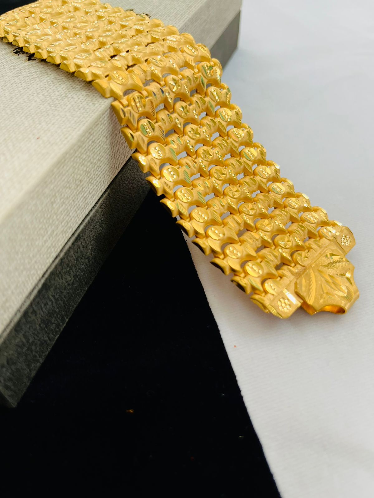 Buy quality 916 Gold Fancy Gents Lucky bracelet KV-GB001 in Patan