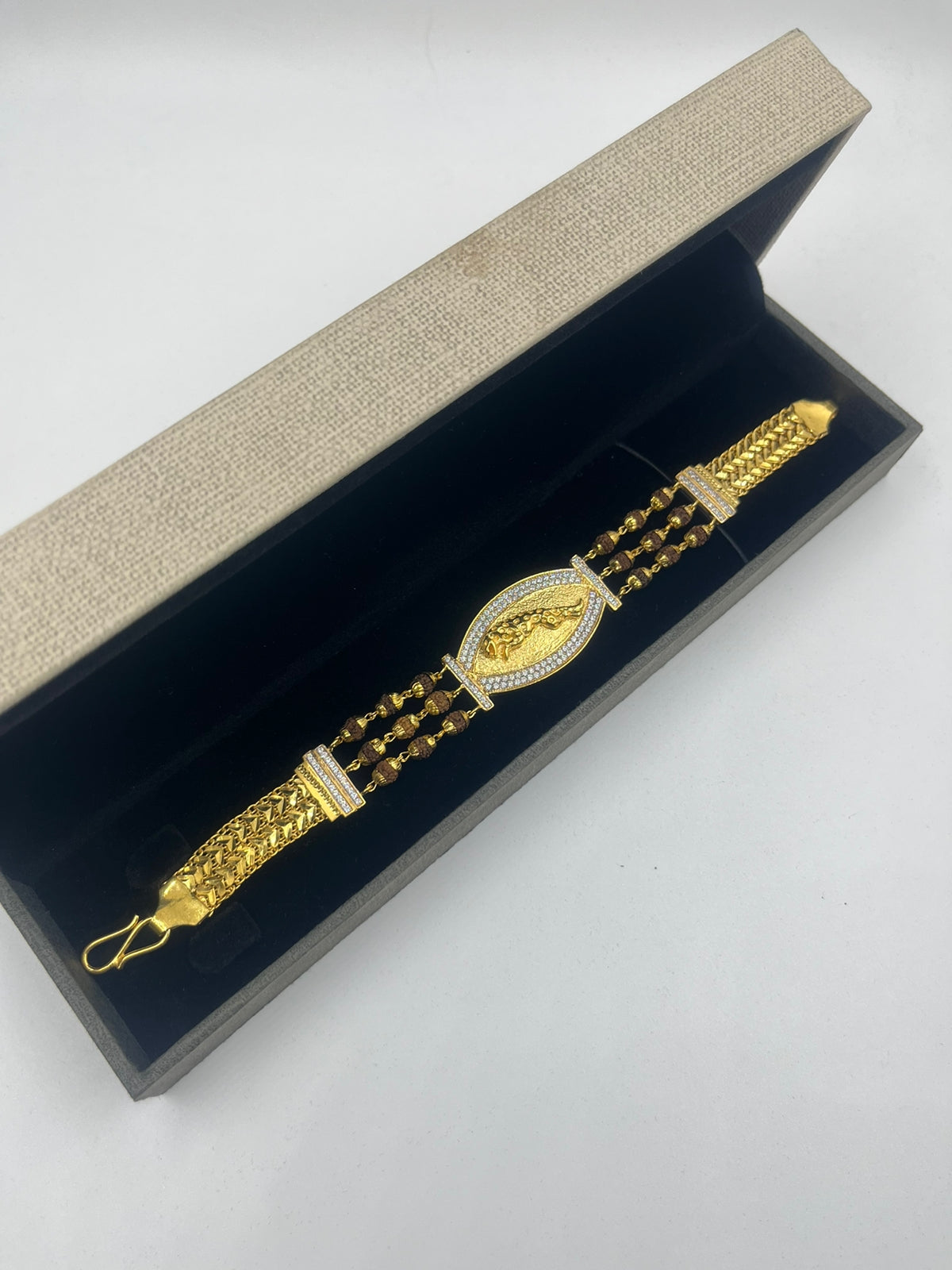 Buy 22Kt Jaguar Design Openable Gold Kada For Men 18VI5041 Online from  Vaibhav Jewellers
