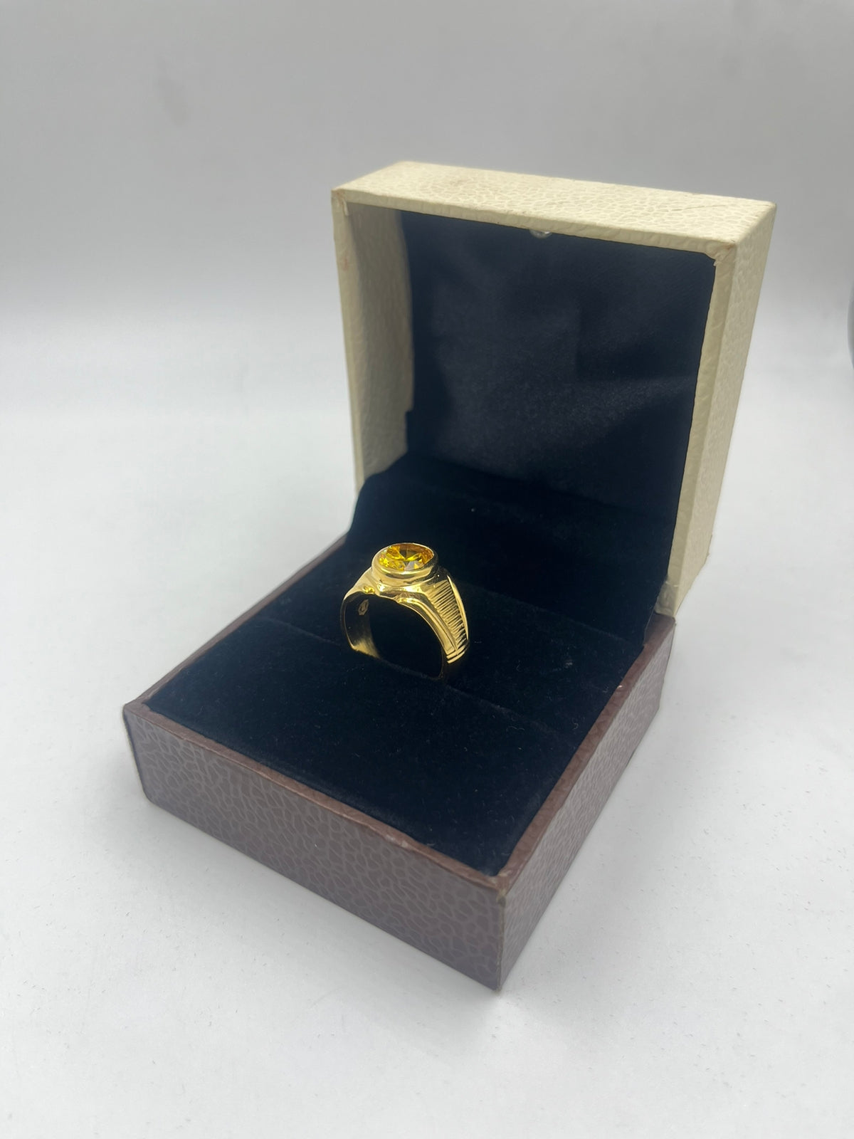 Flea Market Gold! Nothing special, 2.5 g 10k ring for $10. But it made me  happy enough to share. Pleasant evening! : r/Gold