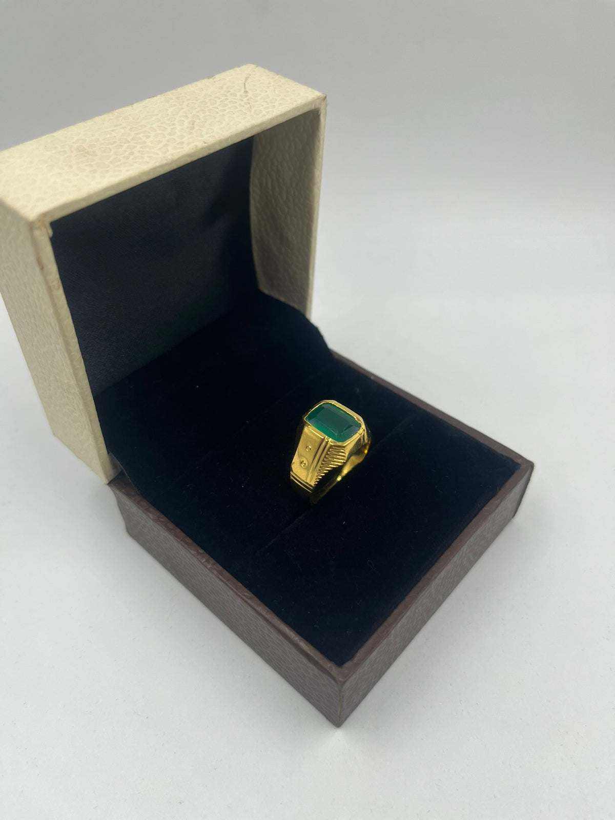 Amazon.com: 5.50 Carat Original Emeald Panna 925 Silver Ring/Emeald Square  Cut Gemstone ring: Clothing, Shoes & Jewelry