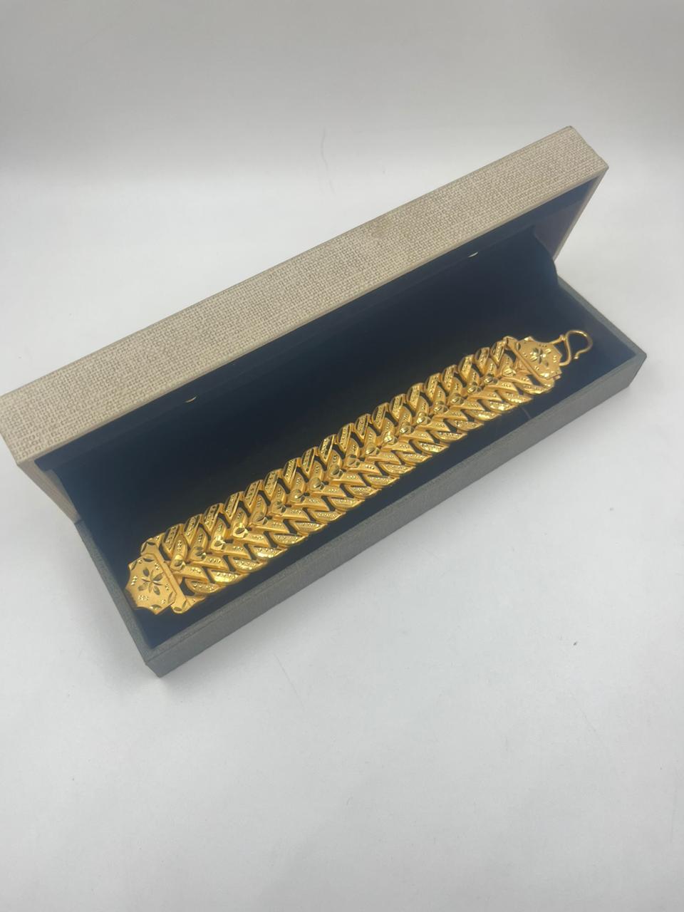 Gold Bracelets - Quagen